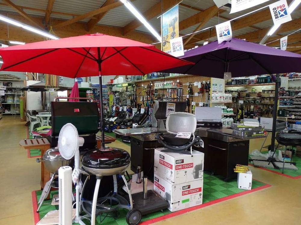 bricopro-hobby-ouest-vente-barbecue-parasol.jpg